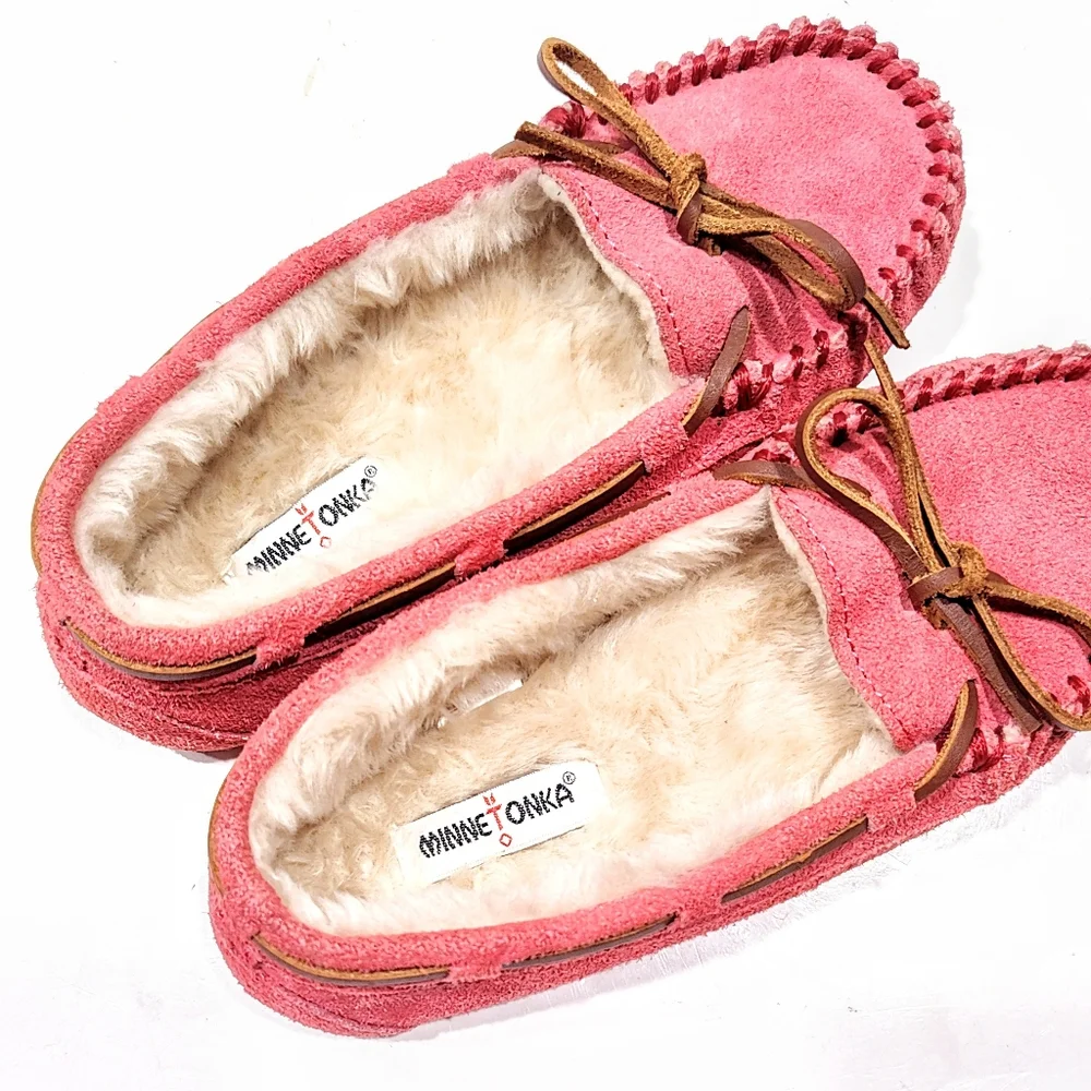 Minnetonka Cassie Pink Slippers Moccasins Girls Size 3 Suede Leather Slip Ons